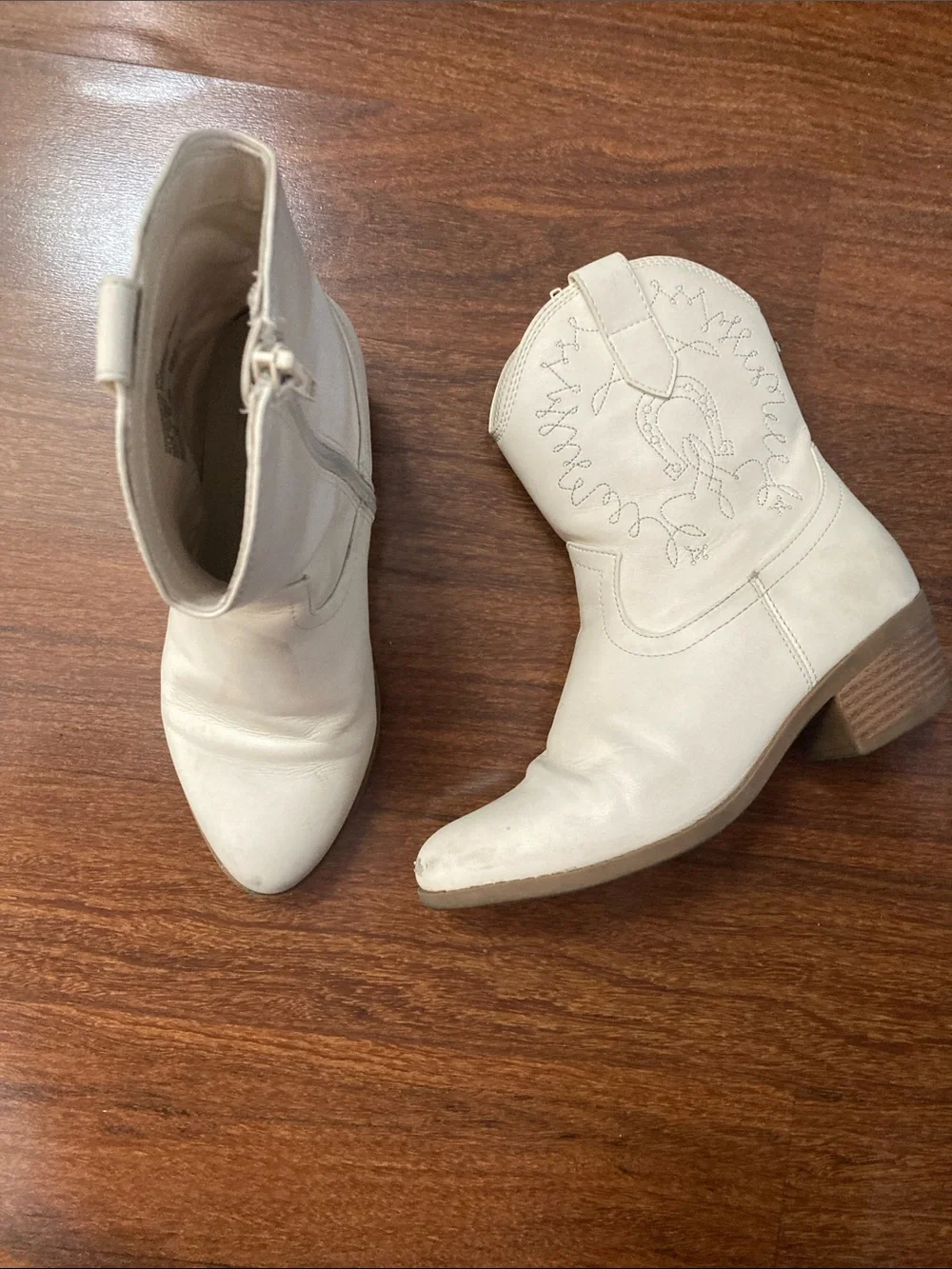 Madden NYC Cream Western Ankle BooEmbroidered Cowboy Boot Sz 2